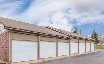 Randall Village Apartments Crystal lake, IL Garage